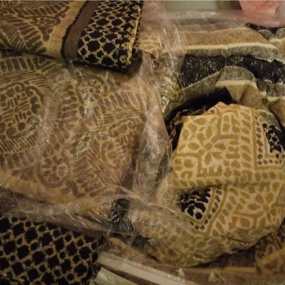 Bed sheet set (comforter not included) - Picture 3 of 10